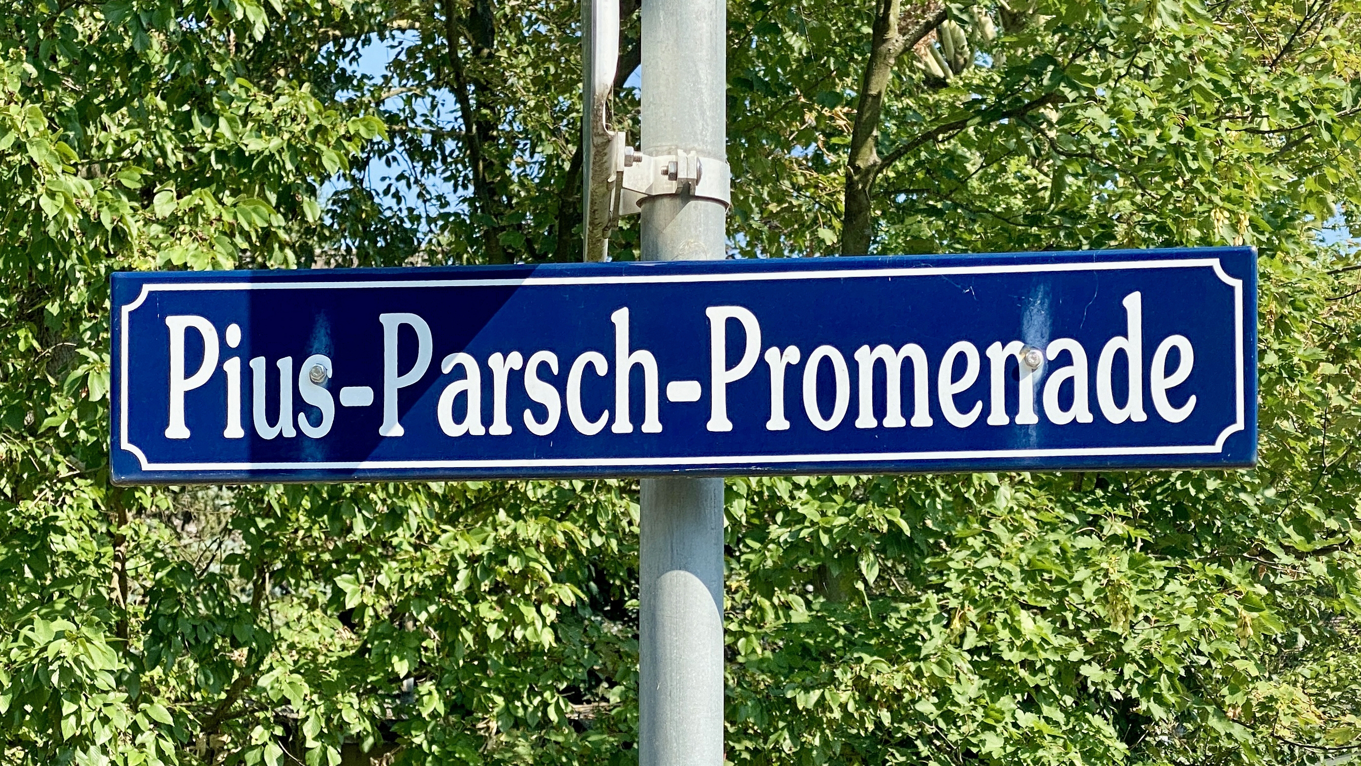 Straßenschild Pius-Parsch-Promenade