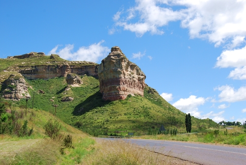 File:Titanic Rock Clarens.jpg