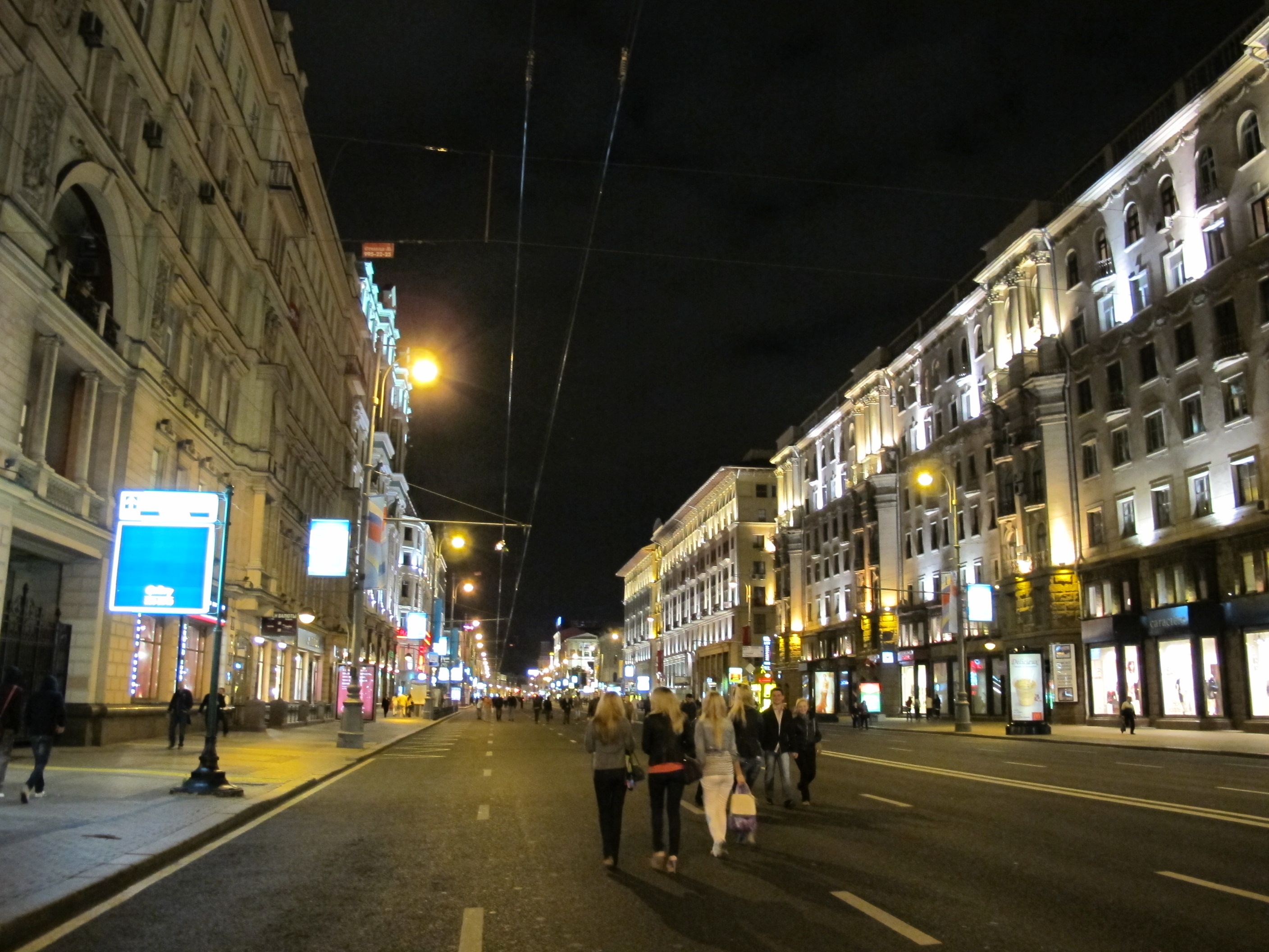 Улицы есть в москве. Ночная Тверская Ямская улица. Тверская улица Москва ночью. Тверская улица в Москве холм Тверская. Тверская улица 2015.