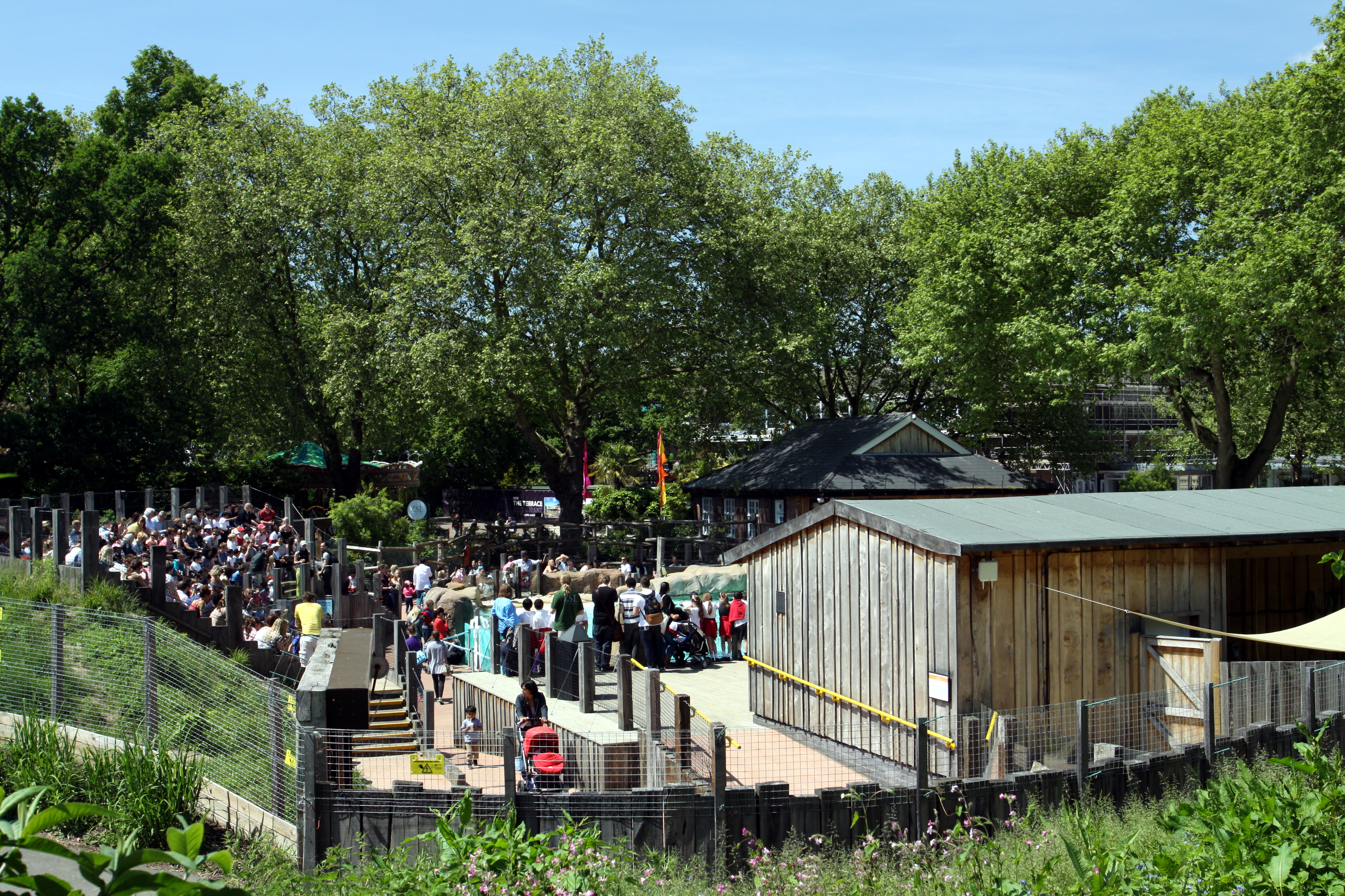 File:ZSL London Zoo in the Regent's Park in London, June 2013.jpg