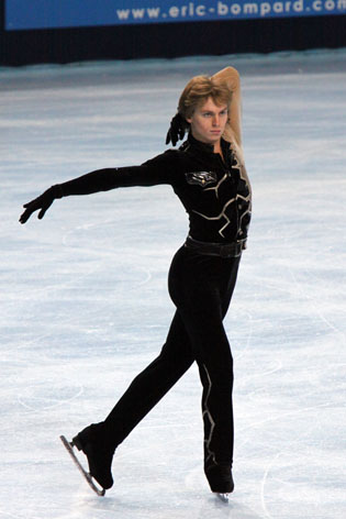 File:2009 Trophée Éric Bompard Men - Sergei VORONOV - 5825a.jpg