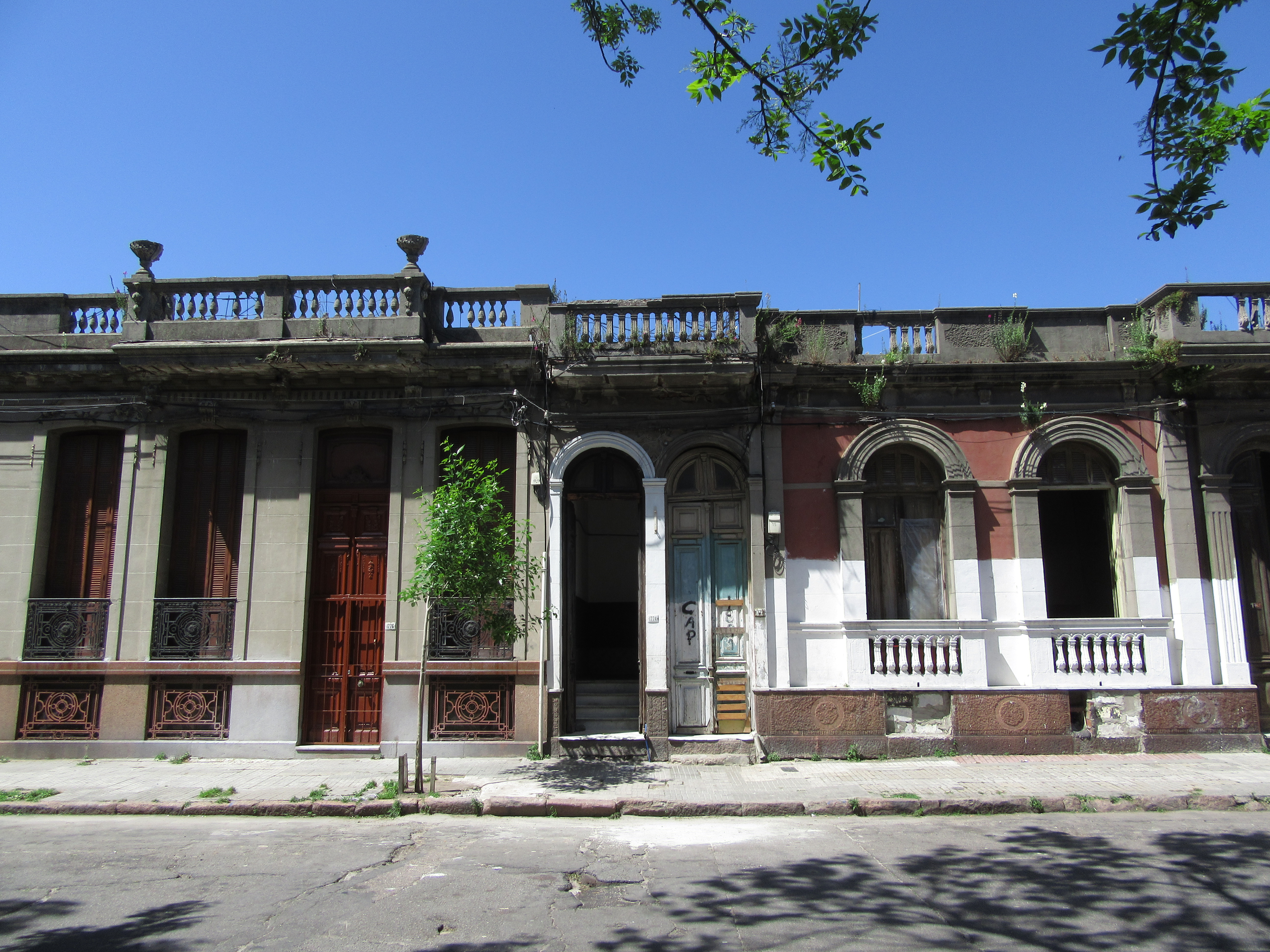 File:2016 Uruguay Fachadas de casas antiguas en la calle Isla de Flores  1774 - Barrio Palermo de  - Wikimedia Commons