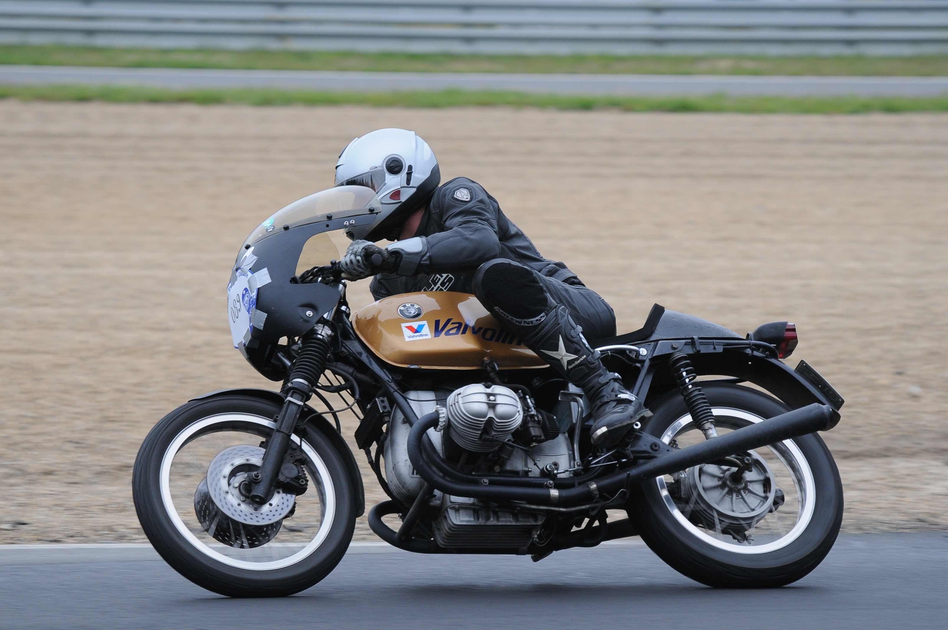 File Bmw Cafe Racer On Track Zolder Jpg Wikimedia Commons