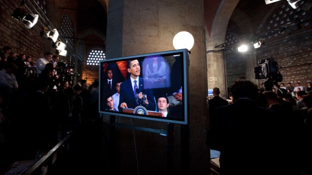 File:Barack Obama at student roundtable in Istanbul 4-7-09 1.jpg