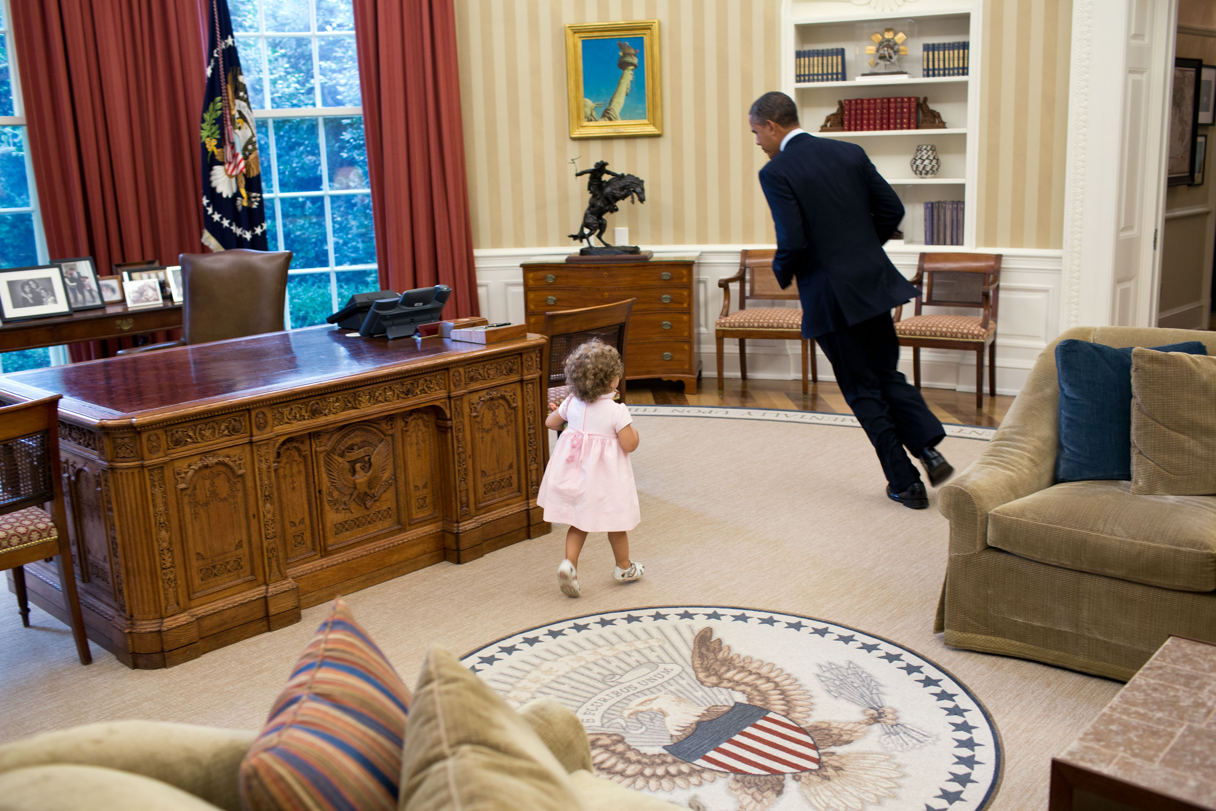 File Barack Obama Running In The Oval Office Jpg Wikimedia Commons