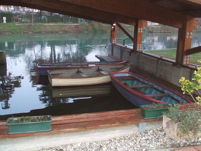 File:Barche sul Sile 1.jpg