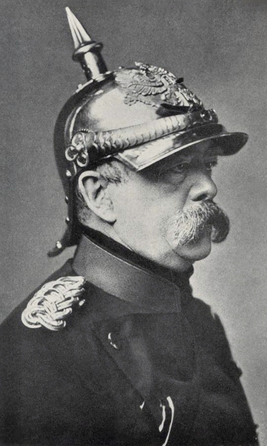 بسمارك : موحد ألمانيا Bismarck_pickelhaube