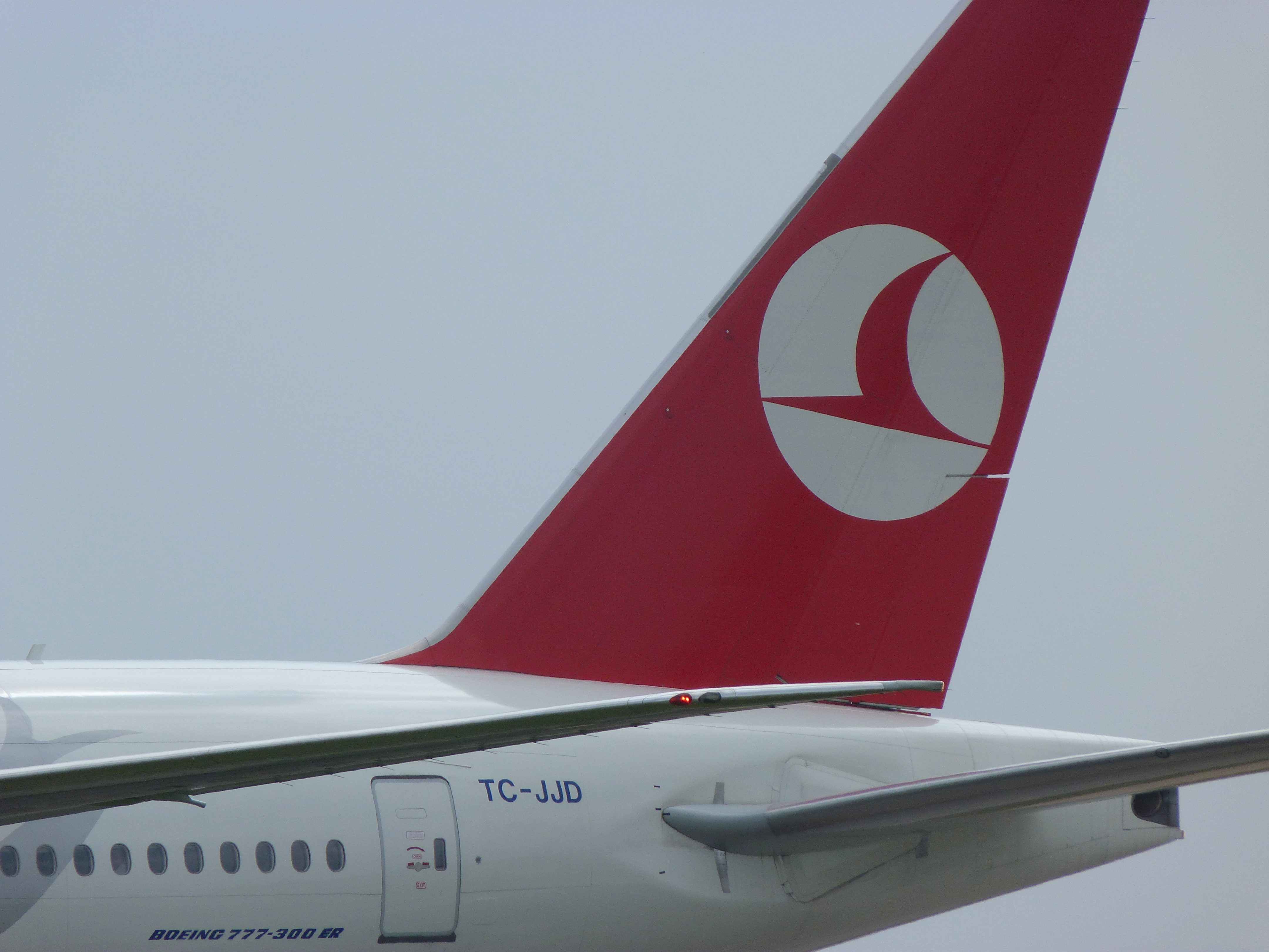 Boeing 777 turkish airlines. Авиакомпания Tailwind Airlines. Авиакомпания с красным хвостом. Airline Tail logo. S красный хвост авиакомпания аакая.