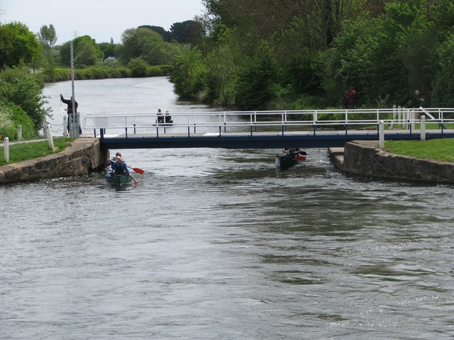 File:Canoeists pass under the swing bridge - geograph.org.uk - 1286831.jpg