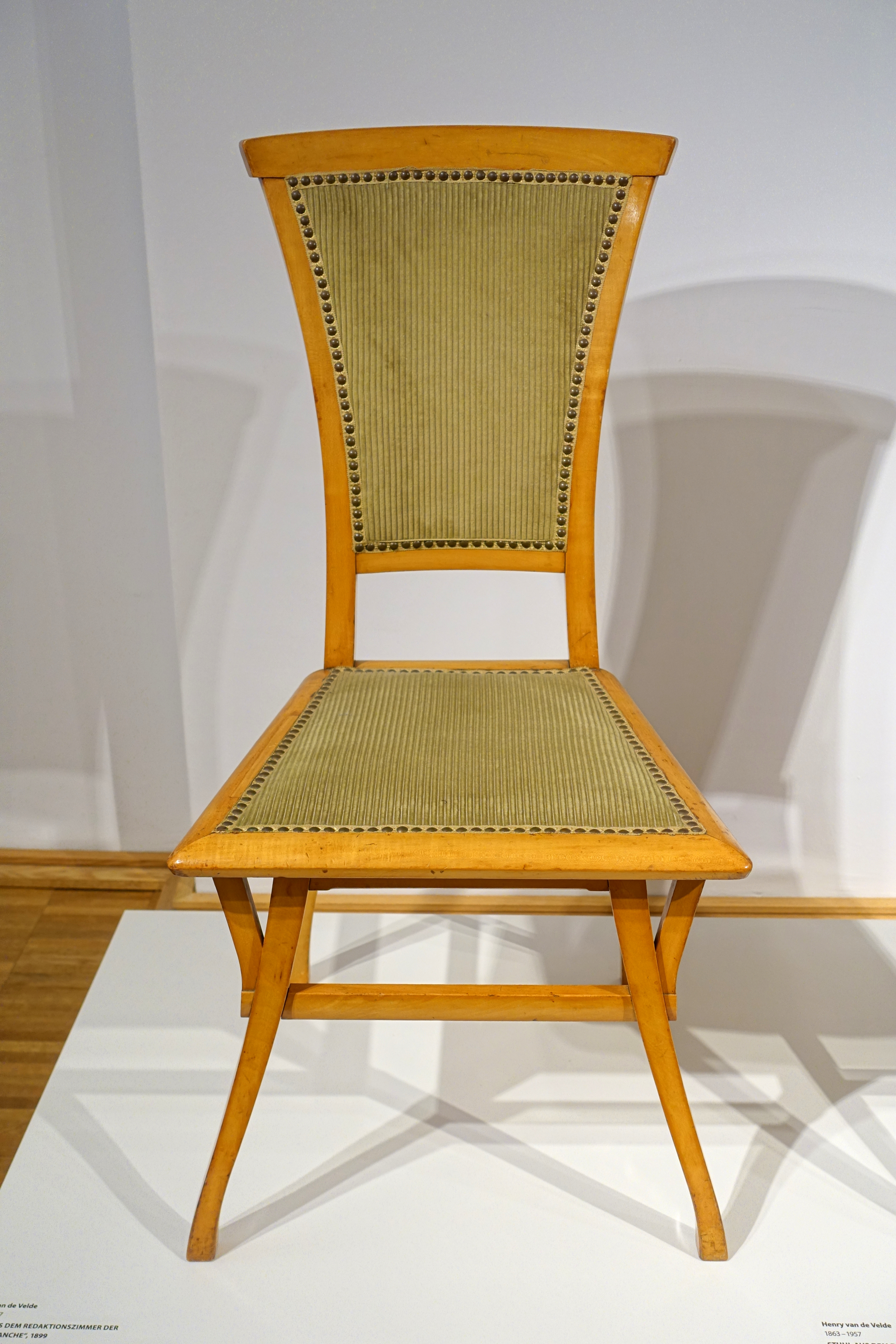 File:Chair from the editorial staff room of the Revue Blanche, by Henry van de Velde, 1899, maple, cotton - Hessisches Landesmuseum Darmstadt - Darmstadt, Germany - DSC00699.jpg