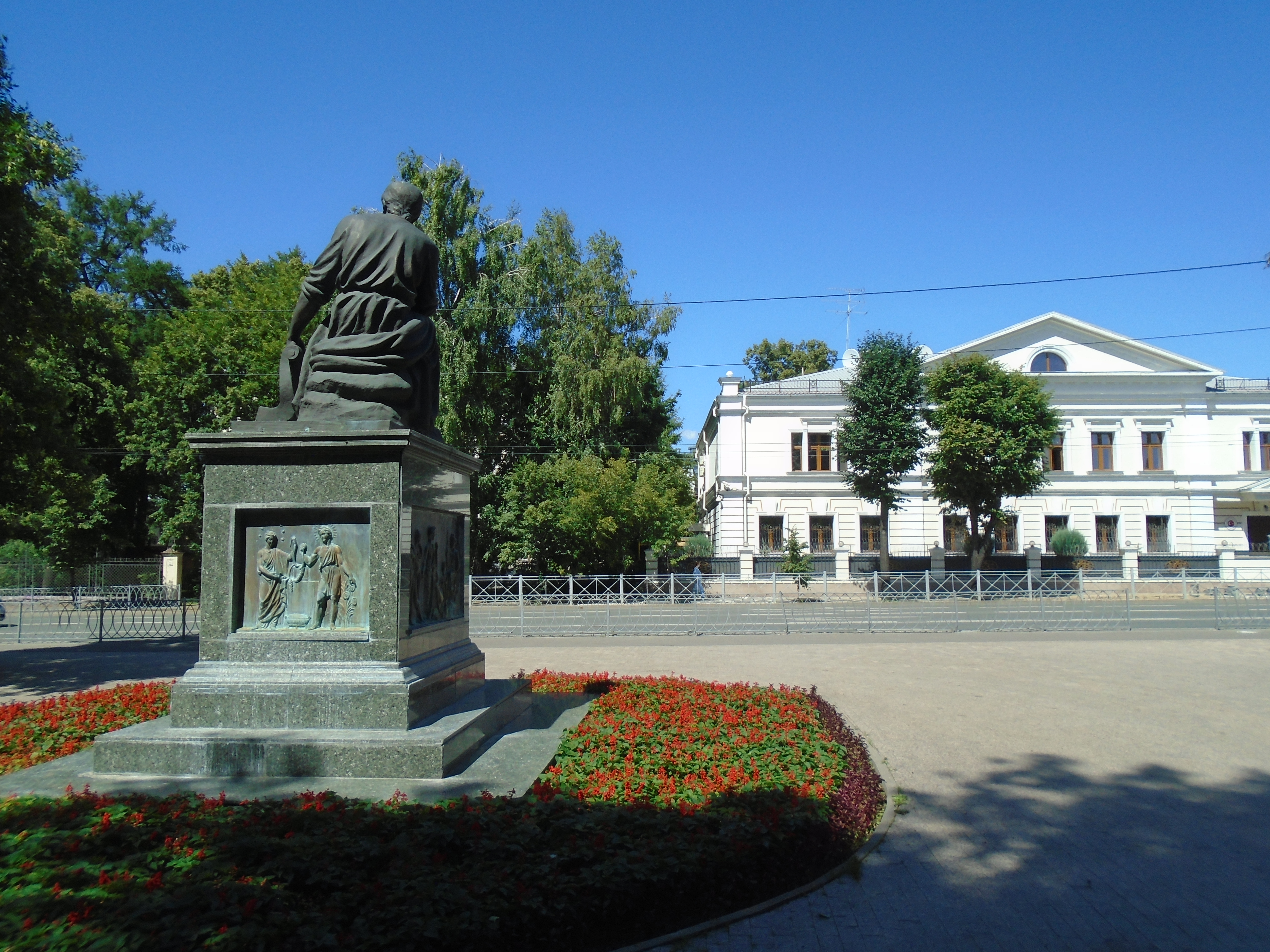 Памятник державин фото