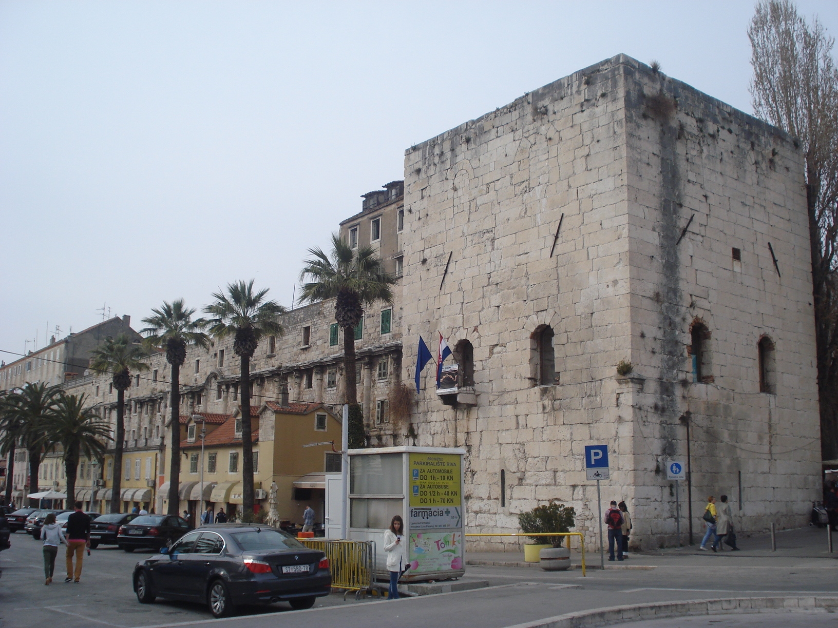 File:Luftbild vom Diokletianpalast in Split, Kroatien (48608754492).jpg -  Wikimedia Commons
