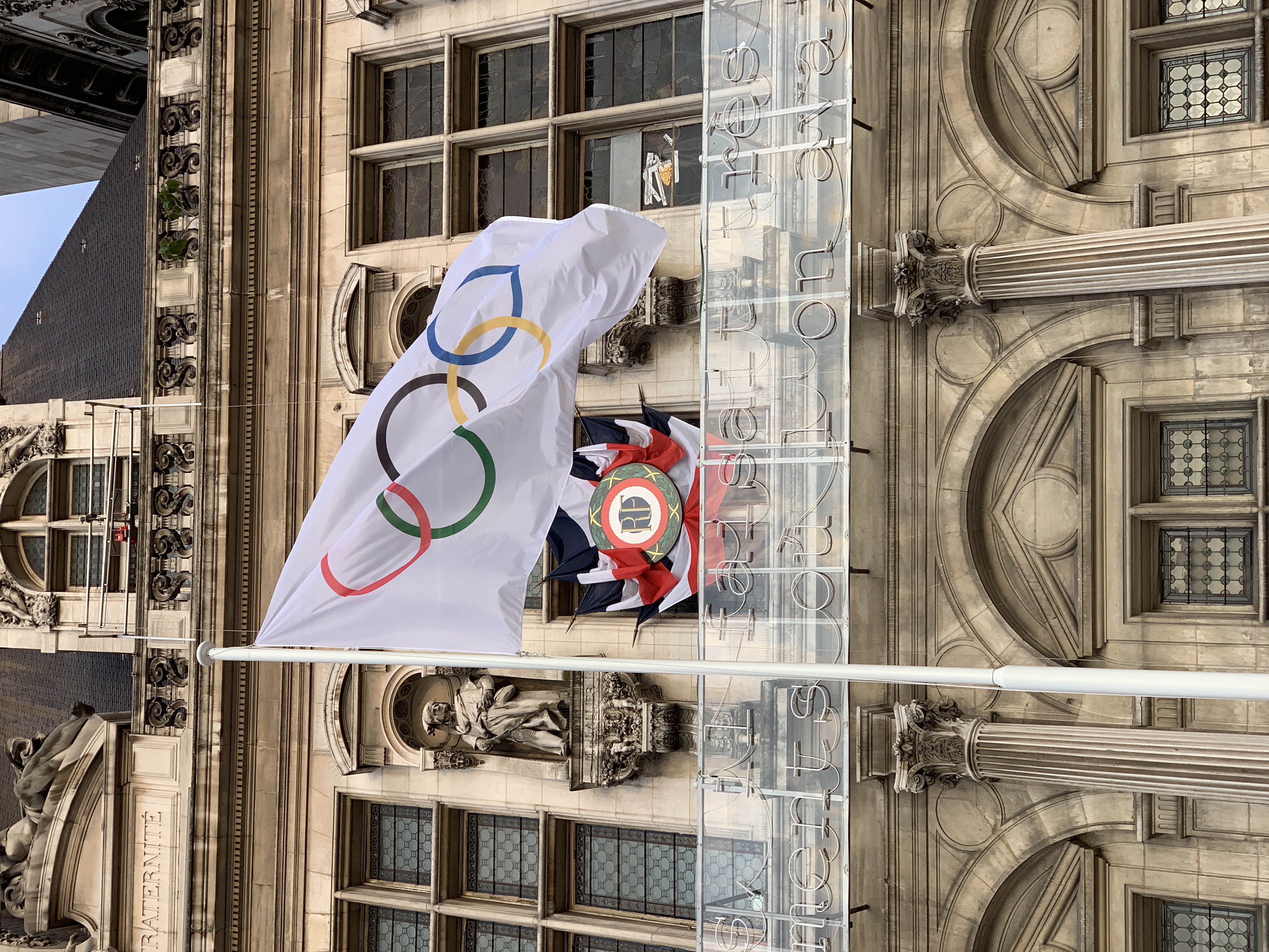 File:Drapeau Olympique Place Hôtel Ville Esplanade Libération