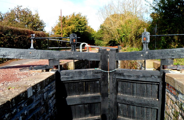 File:Drapers Lock gates near Llantarnam - geograph.org.uk - 3190270.jpg