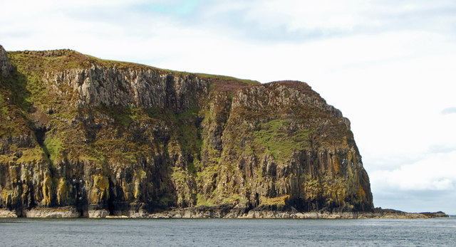 File:Dunvegan Head, Loch Dunvegan, Isle of Skye - geograph.org.uk - 1453306.jpg