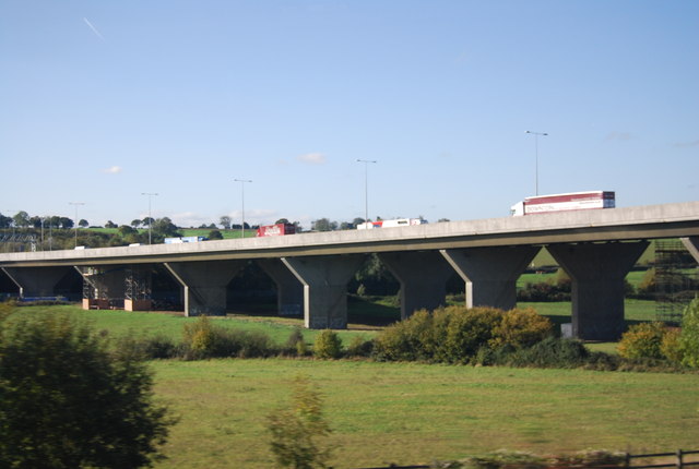 File:Elevated M25 - geograph.org.uk - 4348649.jpg