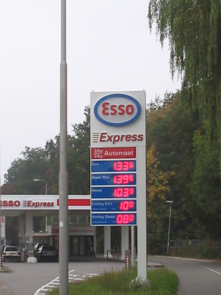 File Esso Express Jpg Wikimedia Commons