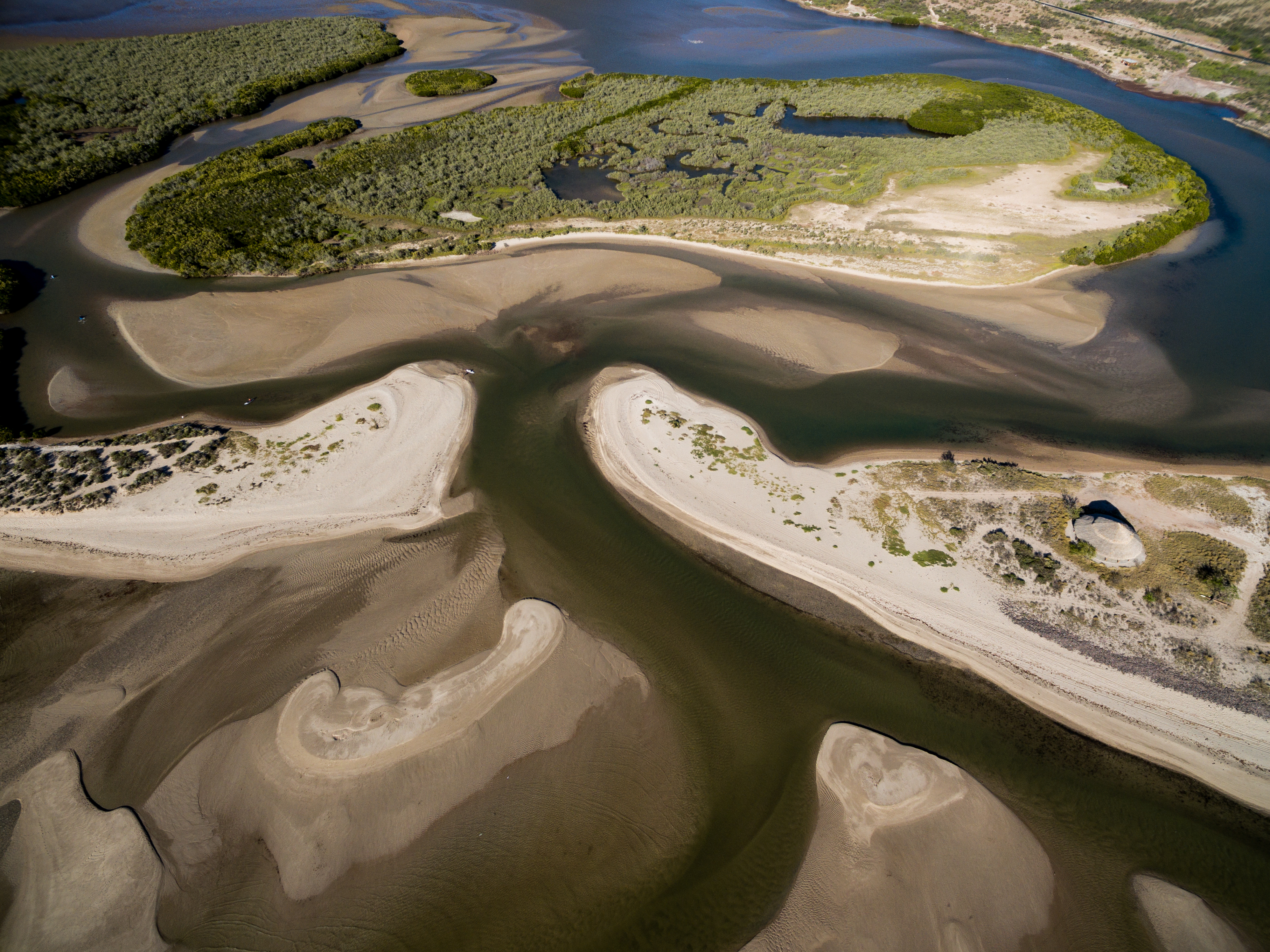 Эстерос. Извилистая река. Извилистая река вид сверху. Национальный парк Эстерос-де-фаррапос в Уругвае картинки.
