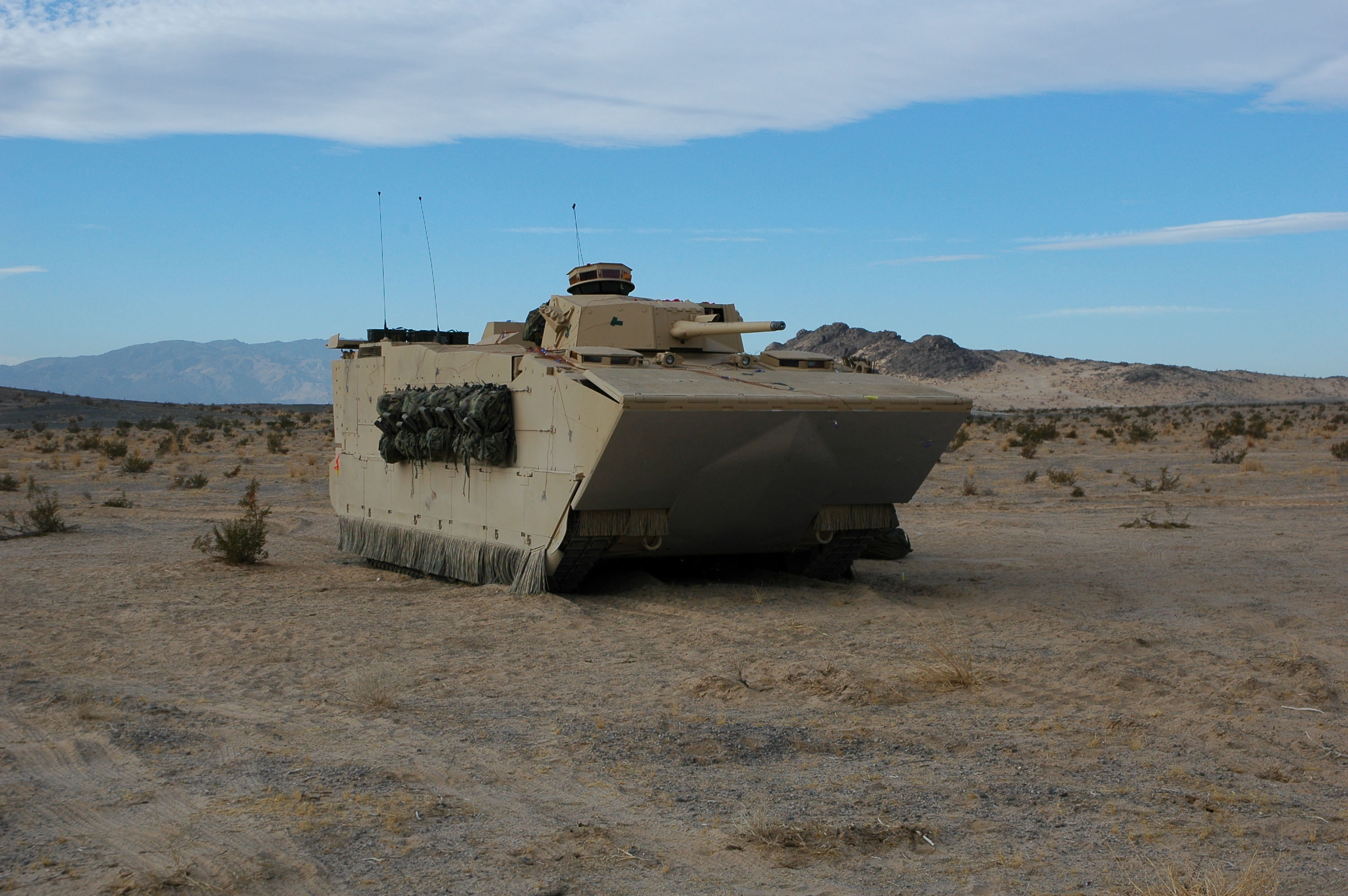 Expeditionary_Fighting_Vehicle_in_desert