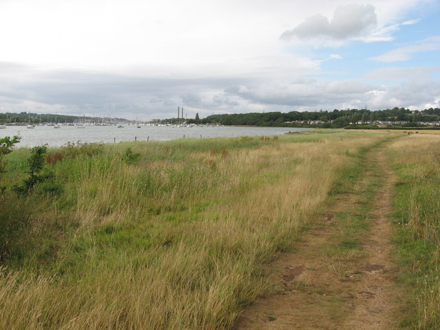 File:Footpath beside the River Medina - geograph.org.uk - 1967343.jpg