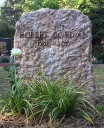 Grab von Robert Gordian auf dem Eichwalder Friedhof.