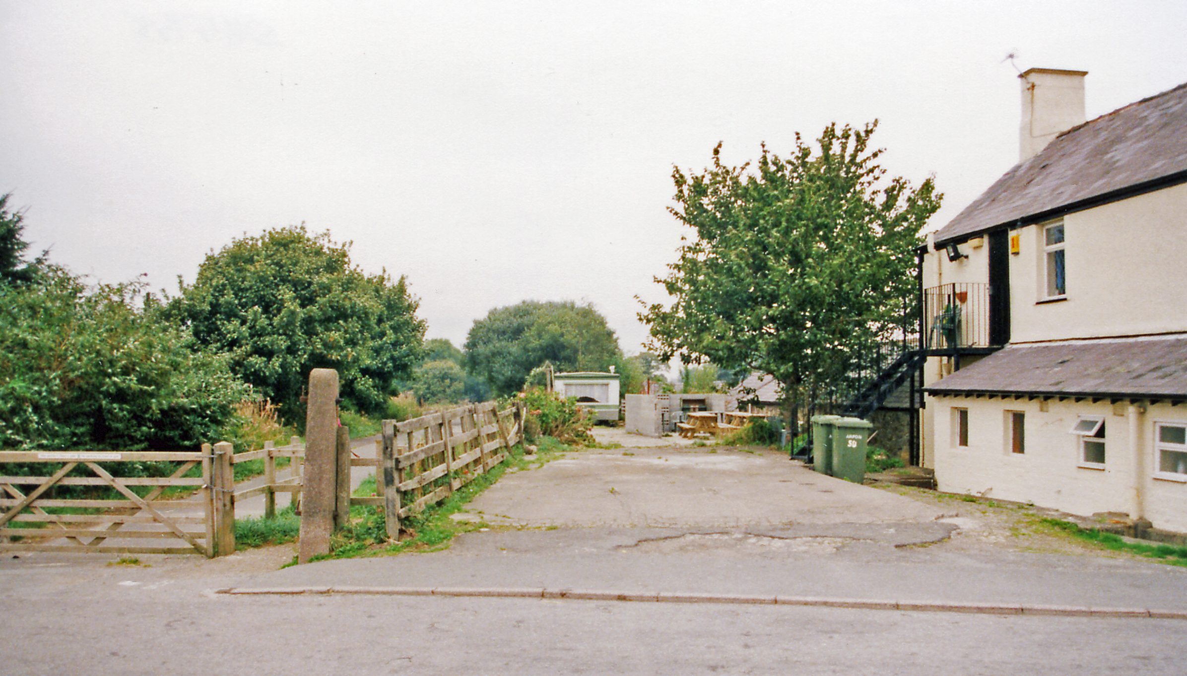 Groeslon railway station