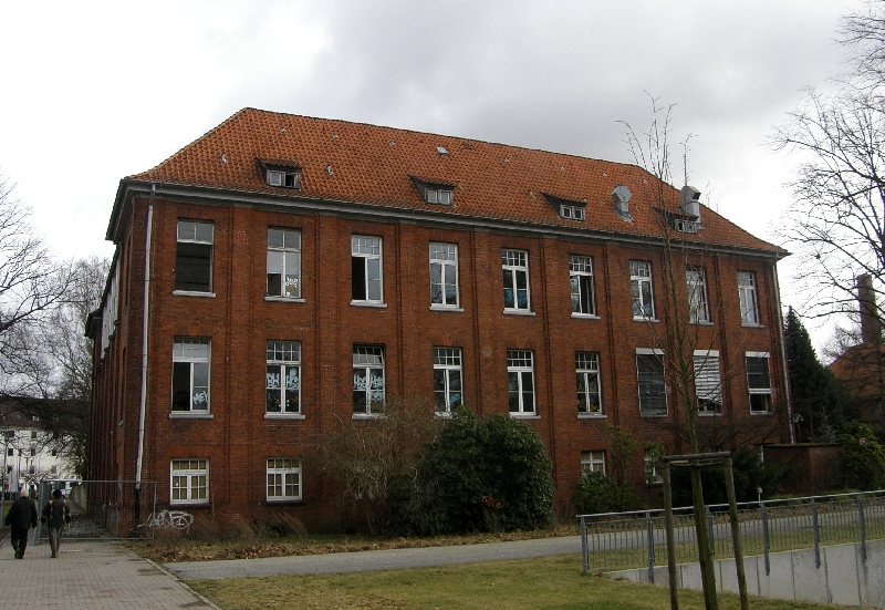 File:Hamburg AK Barmbek 08 (RaBoe).jpg