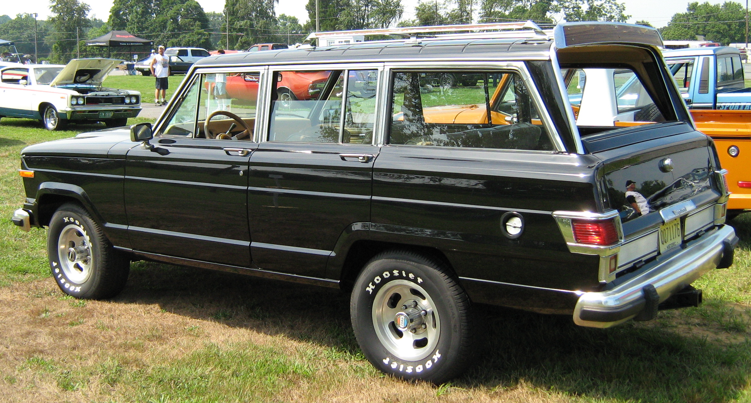 Antique jeep wagoneer pictures #4