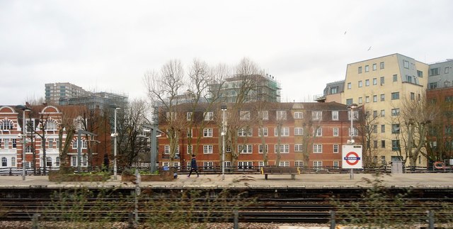 File:Kilburn Underground Station - geograph.org.uk - 5395342.jpg