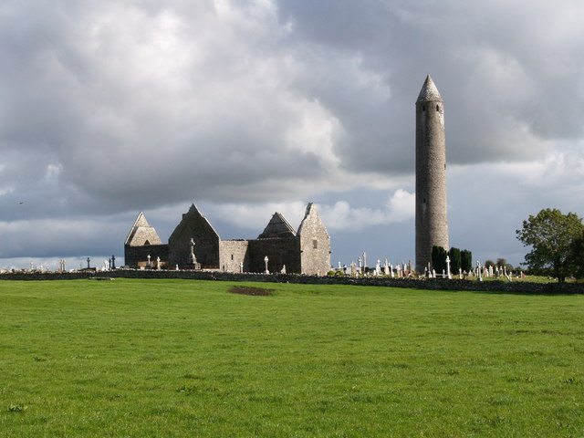 File:Kilmacduagh Monastic Site - geograph.org.uk - 794465.jpg