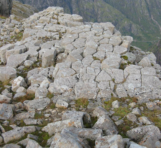 File:Lava pavement - geograph.org.uk - 190012.jpg