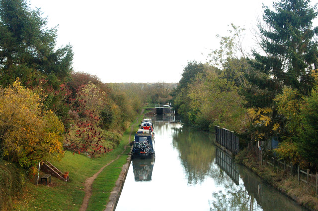 File:Looking east from bridge 32, Grand Union Canal - geograph.org.uk - 1556248.jpg