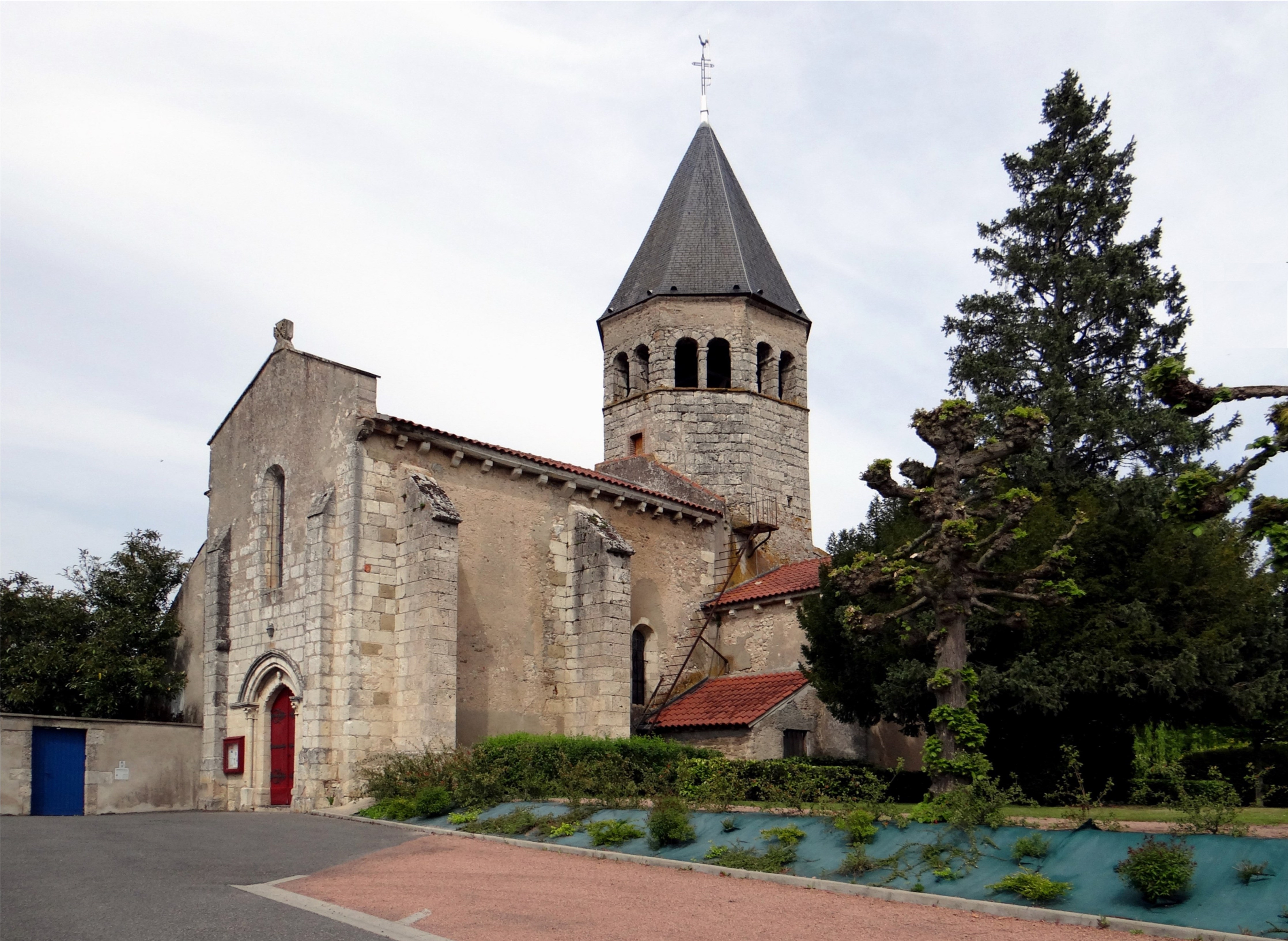 Église Saint-Vincent de Paul  France Auvergne-Rhône-Alpes Allier Magnet 03260