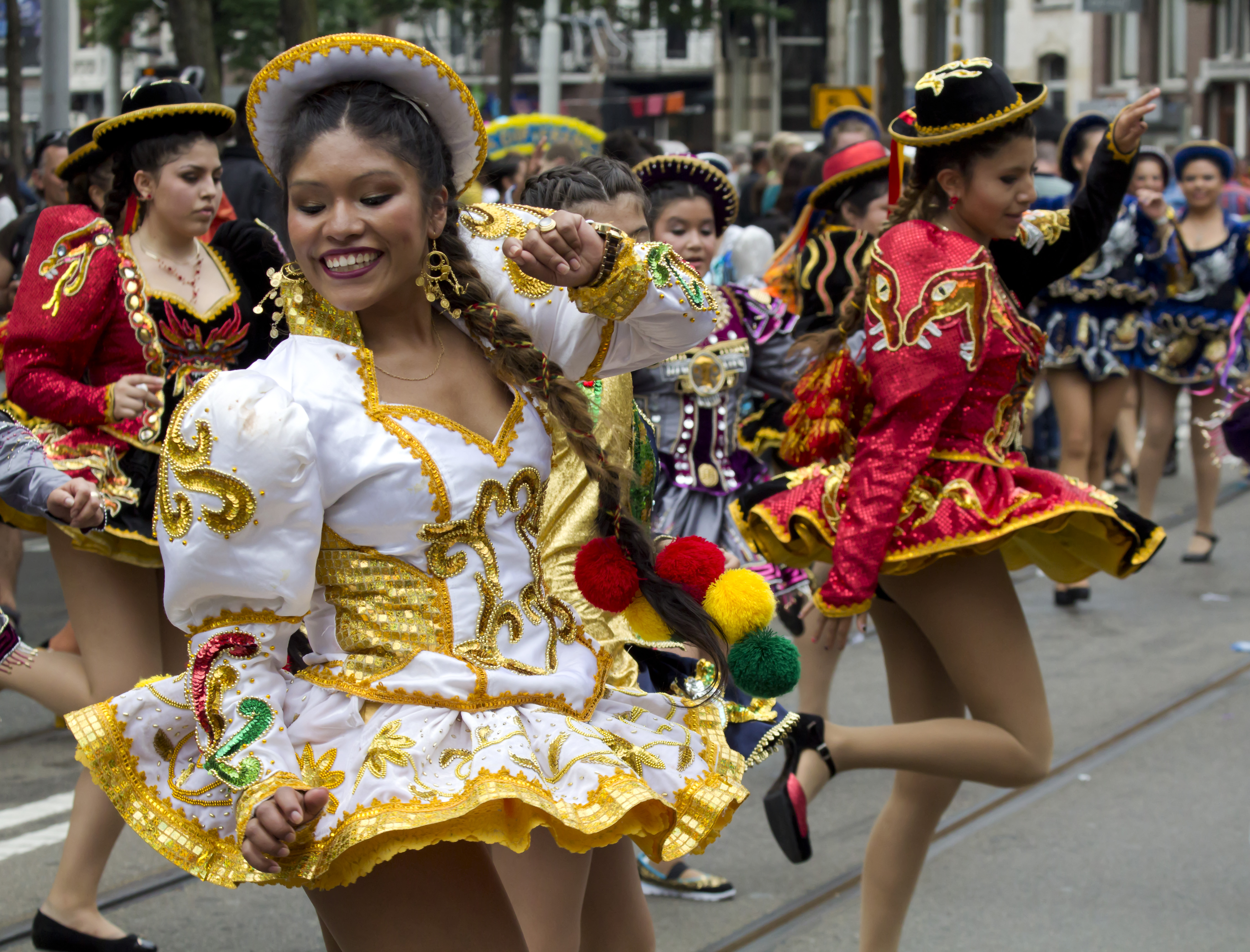 Ny carnival. Карнавал в Нидерландах. Роттердам карнавал. Нидерланды население.