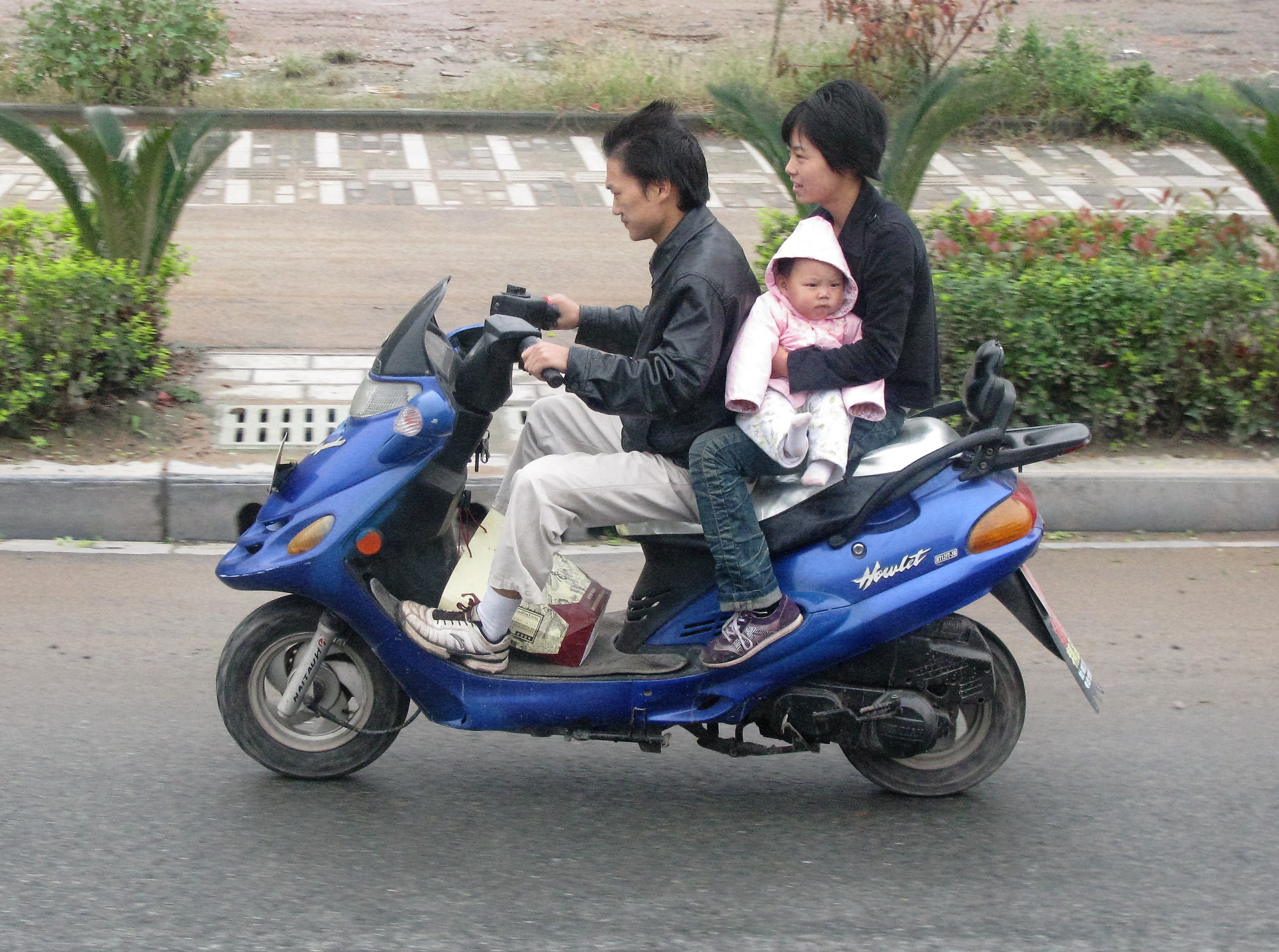 jeg er syg Highland Uafhængig File:Scooter family riding, Hubei, China.jpg - Wikimedia Commons