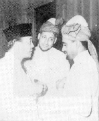 President Sukarno with two Ahmadi leaders: President of Jemaat Ahmadiyah Indonesia and a missionary, at the Presidential Palace, 1950. Soekarno Ahmadiyah.gif