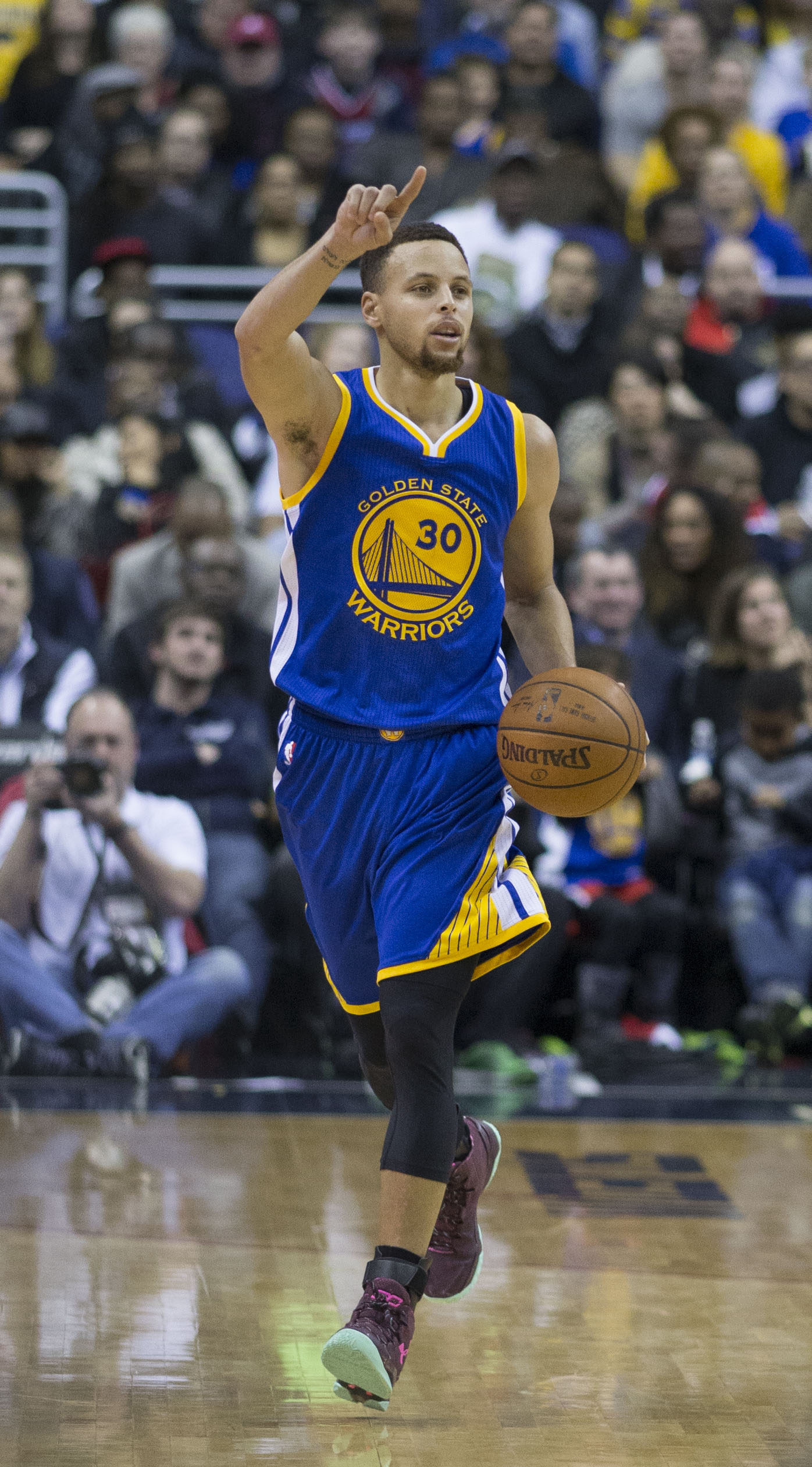 Stephen Curry dribbling 2016