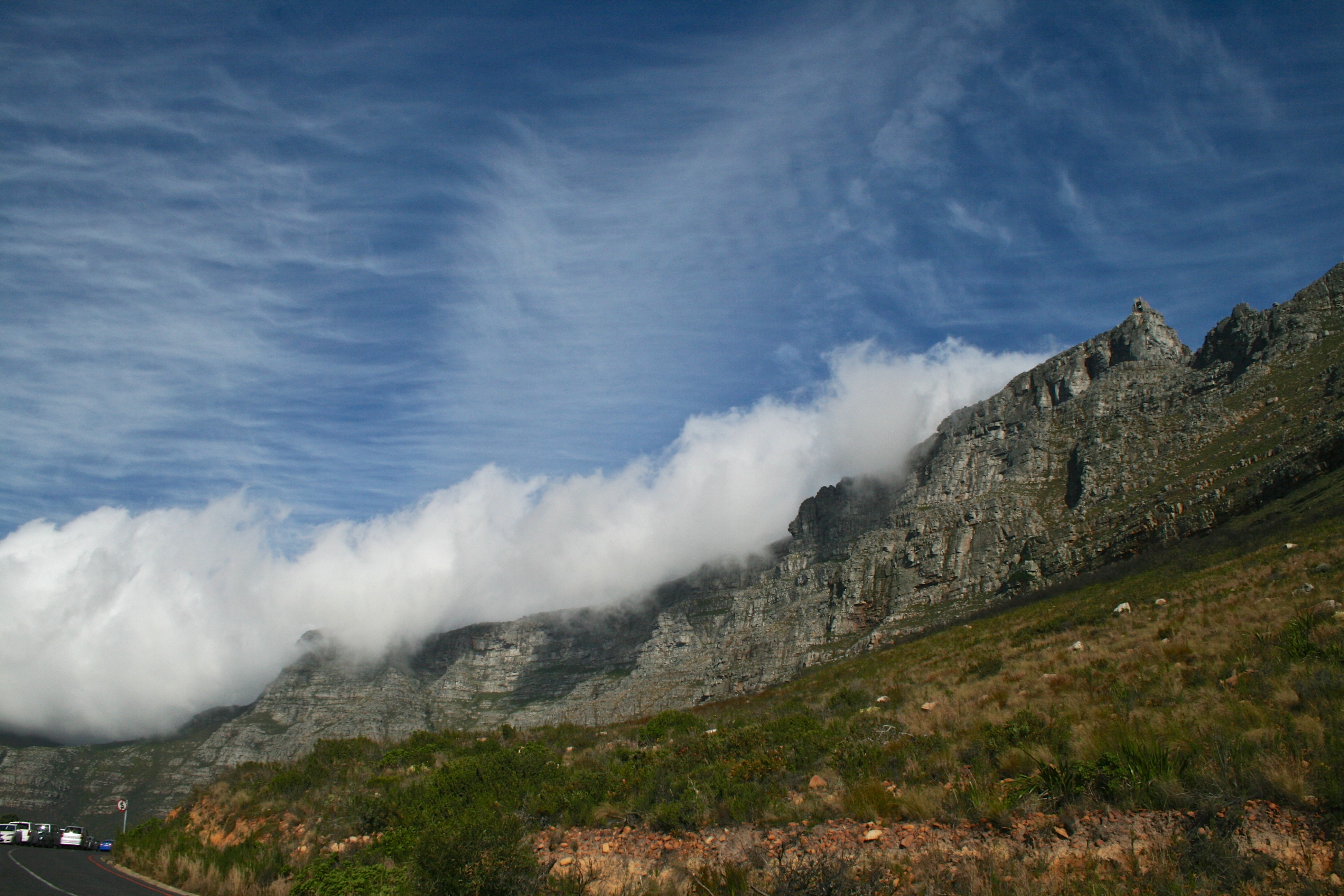 Погода на сегодня высокая гора. Красне горы погода. Orographic cloud. Резкая смена погоды в горах.