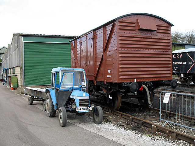 File:Tractor and Vanfit - geograph.org.uk - 389881.jpg