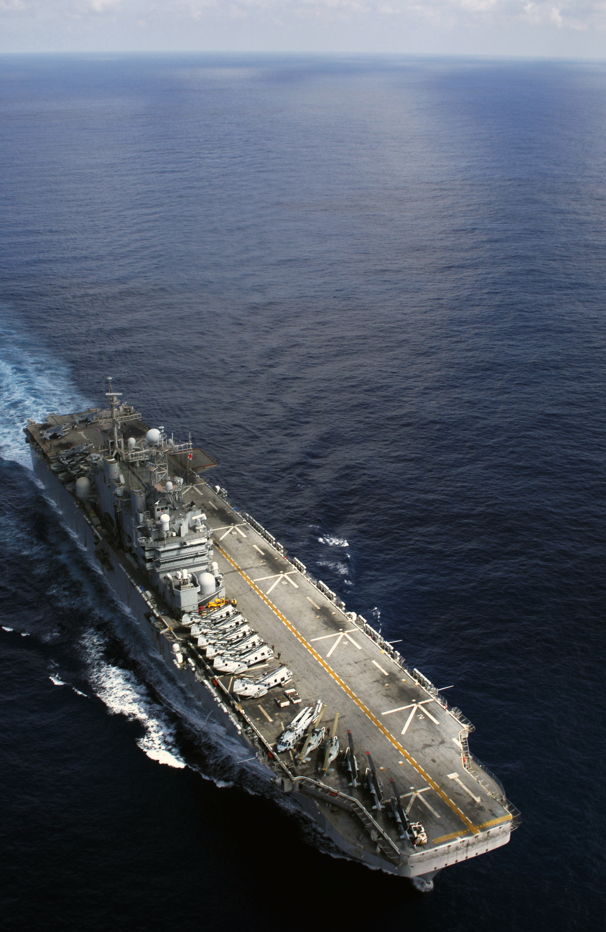 File:US Navy 071222-N-6597H-197 Amphibious assault ship USS Tarawa 