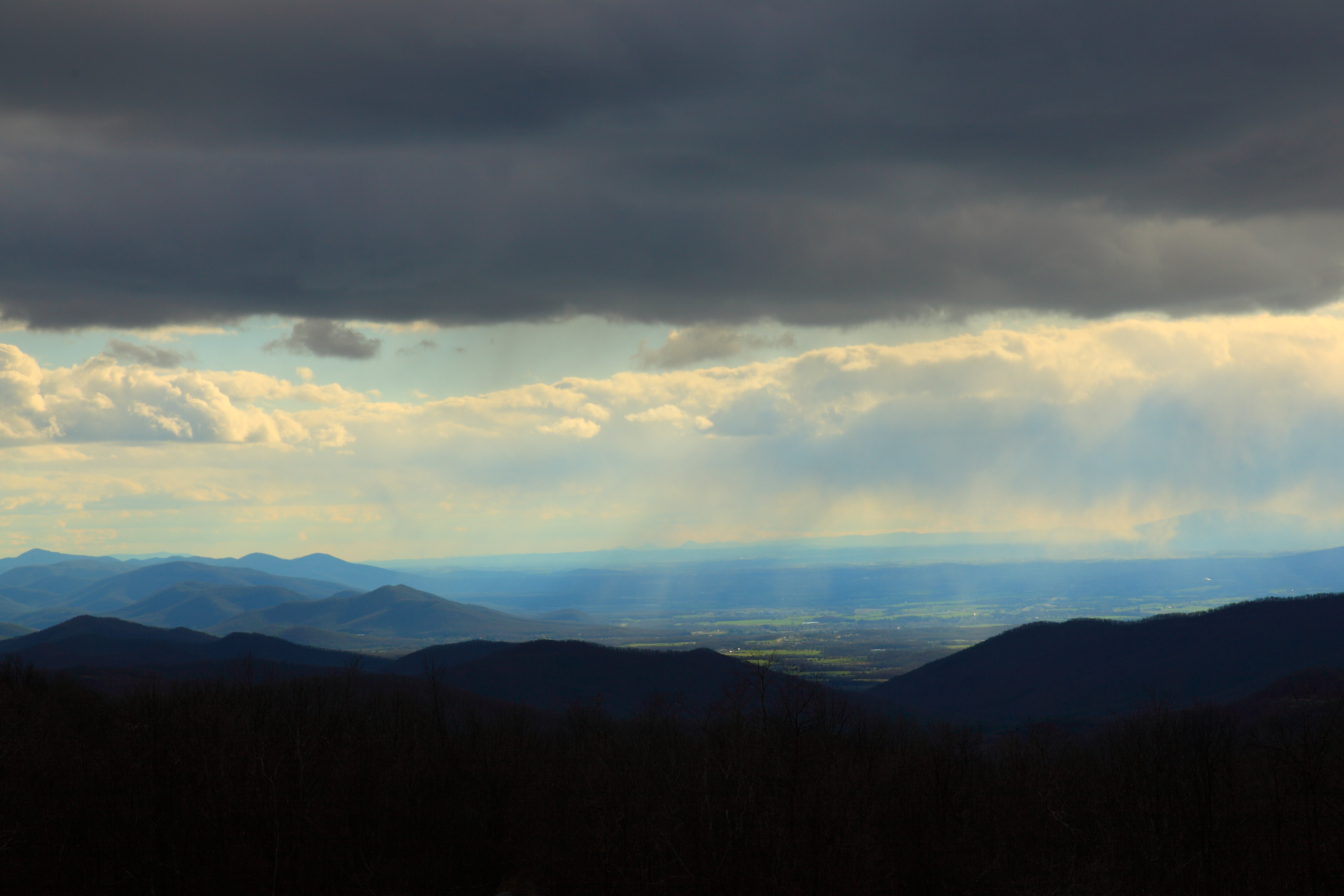 Skyline valley. Долина Шенандоа. Национальный парк Шенандоа и Skyline Drive.