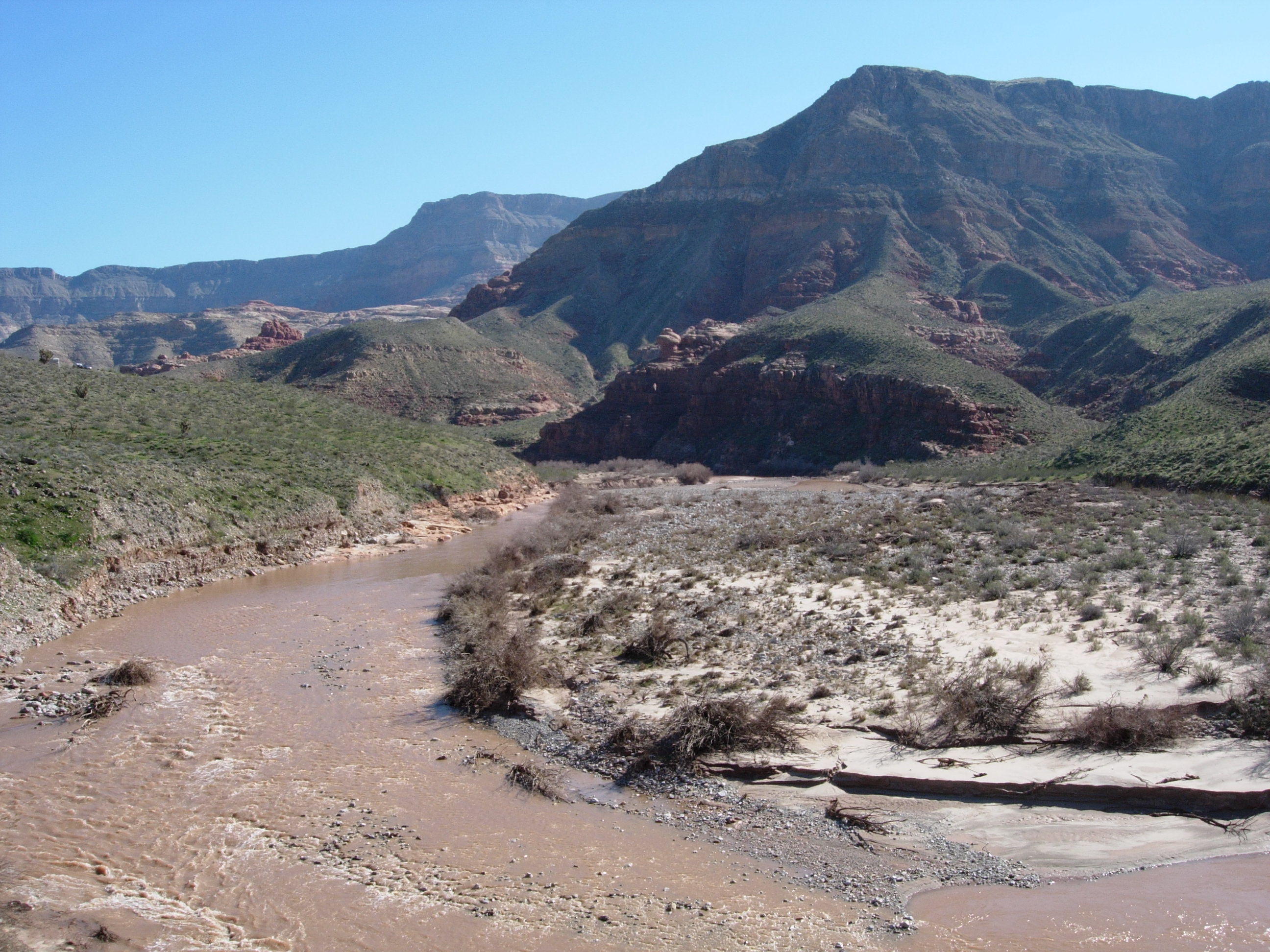 This image has an empty alt attribute; its file name is View_of_Virgin_River_Canyon_Recreation_Area_along_the_Old_Spanish_National_Historic_Trail_in_Arizona_20050202_%289baa6d79-ccf6-479a-87d9-e52c1c800704%29.jpg
