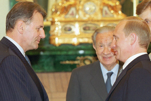 File:Vladimir Putin 16 July 2001-15.jpg