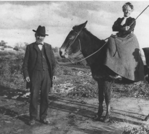 File:Winfield & Helen Scott, 1900.jpg