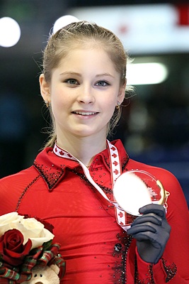 File:Yuliya Lipnitskaya at the Skate Canada 2013 22.jpg