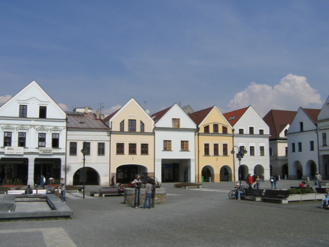 File:Zilina-Marianske namestie.jpg