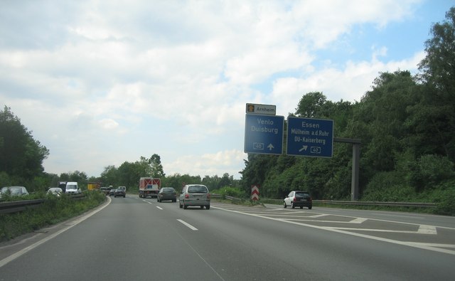 File:A3-A40 - Kreuz (14) - Kaiserberg - geo.hlipp.de - 6681.jpg