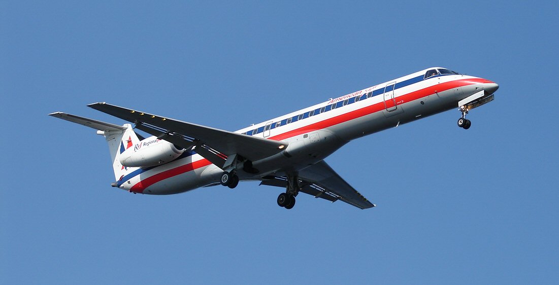 American Eagle ERJ (558933921).jpg