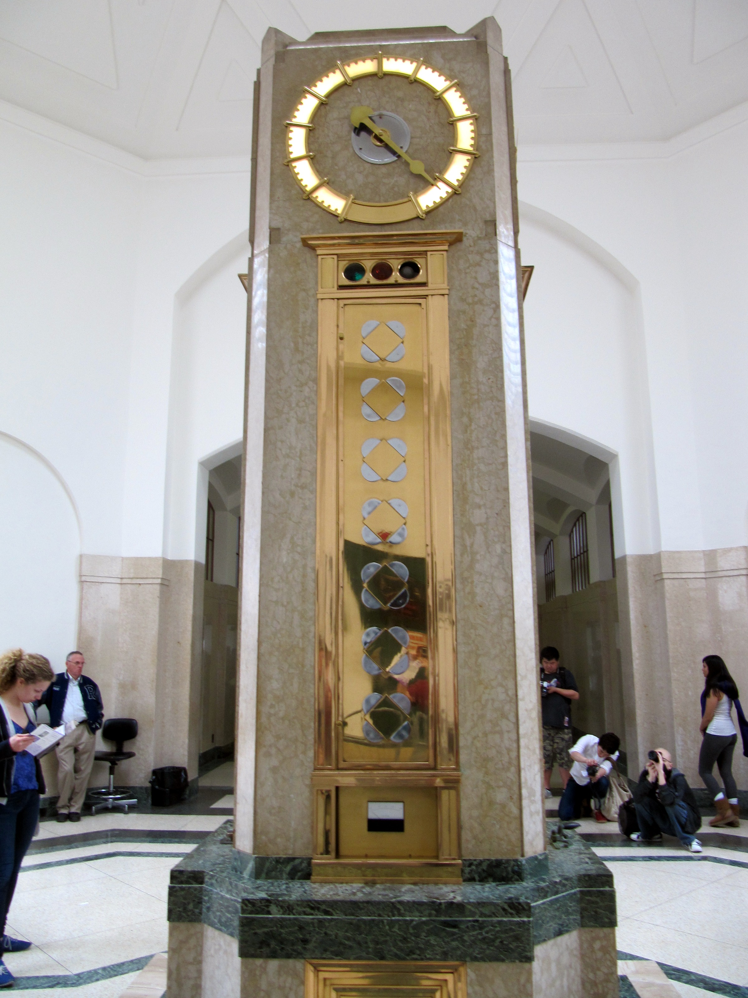 File:Art Deco Clock May 2011.jpg - Wikimedia Commons