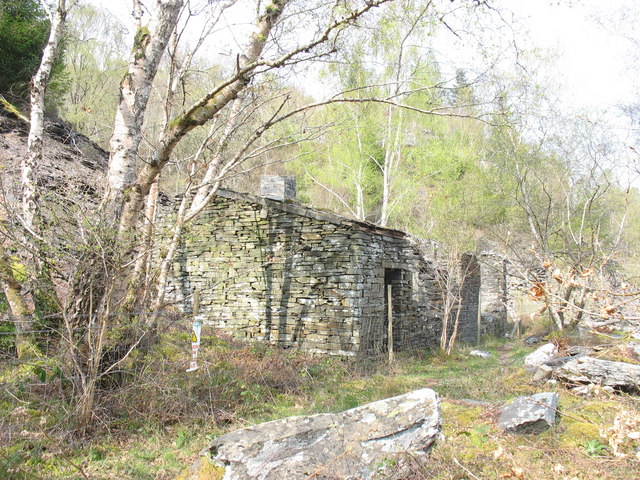 File:Crusher and compressor buildings on Level 3 of Hafod-Las Quarry - geograph.org.uk - 404259.jpg